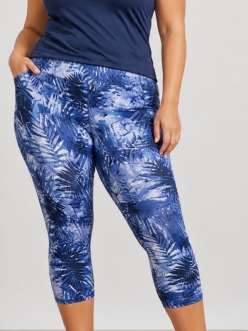 Catherines Active Capri Leggings 2X 22/24W Blue Tropical Palm Print Stretch Plus